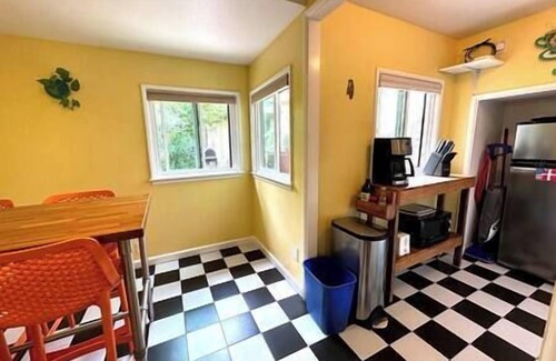 Solvang House | Couples Cottage l Steps to Downtown