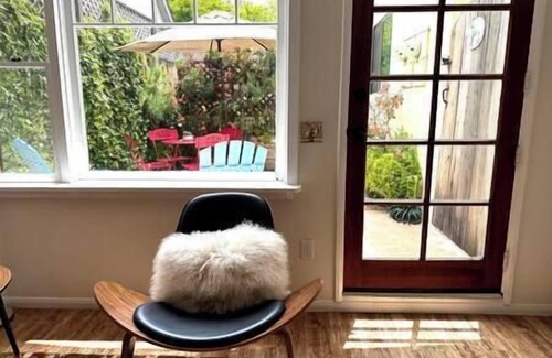 Solvang House | Couples Cottage l Steps to Downtown