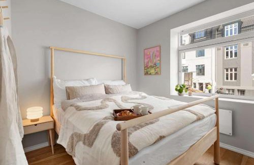 Sandviken Apartment | Couples Dream - Balcony