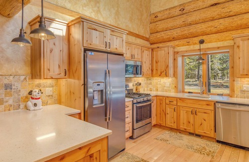 Three Rivers Cabin | Couples Fav! log cabin on river front, private hot tub, single level, dogs ok