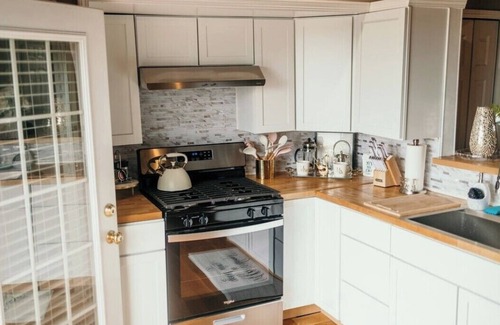 Merrillville House | Couples Getaway - Guesthouse/In-Law Suite with Jacuzzi/Sauna/Pool