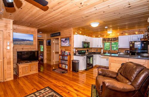 Intervale House | Couples Getaway Log Cabin in the White Mountains