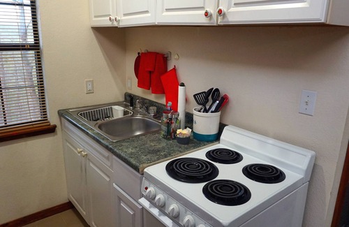 Bismarck Cabin | Couples Getaway Near Hot Springs-Jacuzzi and Hot Tub Overlooking Mountains!