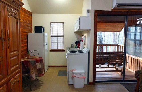 Bismarck Cabin | Couples Getaway Near Hot Springs-Jacuzzi and Hot Tub Overlooking Mountains!