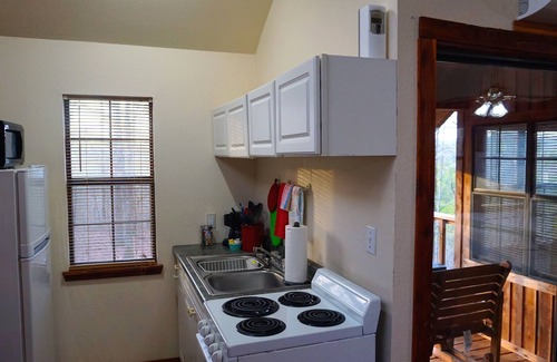 Bismarck Cabin | Couples Getaway Near Hot Springs-Jacuzzi and Hot Tub Overlooking Mountains!