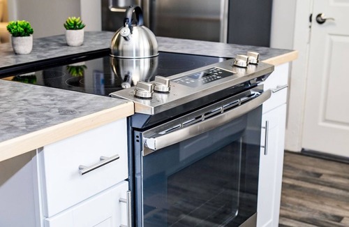 Greeley Apartment | Couples Getaway | Walk to Unc | Free Cruiser Bikes