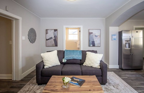 Greeley Apartment | Couples Getaway | Walk to Unc | Free Cruiser Bikes