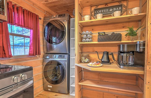 Elizabethton Cabin | Couples Luxury Retreat/Hot Tub and Pet Friendly Cabin A