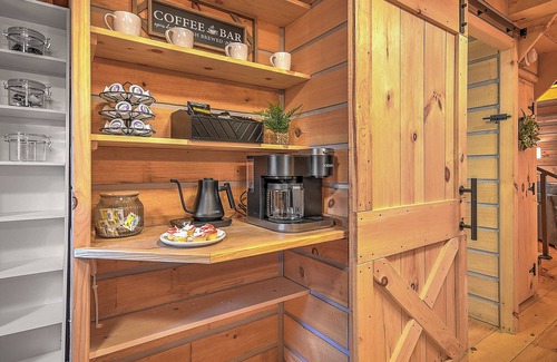 Elizabethton Cabin | Couples Luxury Retreat/Hot Tub and Pet Friendly Cabin A