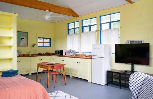 East Midtown House | Couples & Music Oasis/All-New, Garden, Design