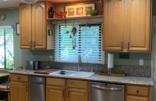 Northeast House | COUPLES OR SINGLE FAMILY ONLY/%100 refund at all times if not happy