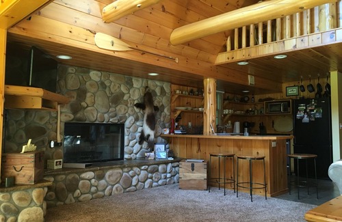 Irons Cottage | Couples Retreat on the River.