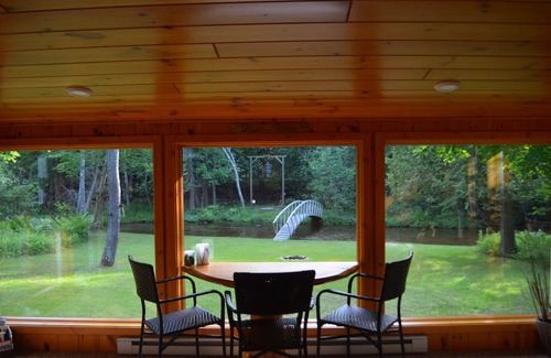 Irons Cottage | Couples Retreat on the River.