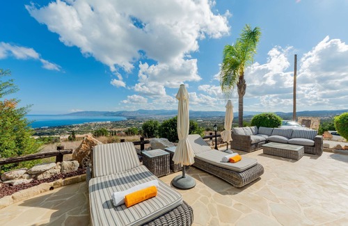 Latchi Cottage | Couples Retreat - a villa that sleeps 4 guests in 2 bedrooms