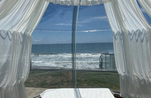 Pukehina Apartment | Couples retreat: Beachfront Seaglass Dome + apartment