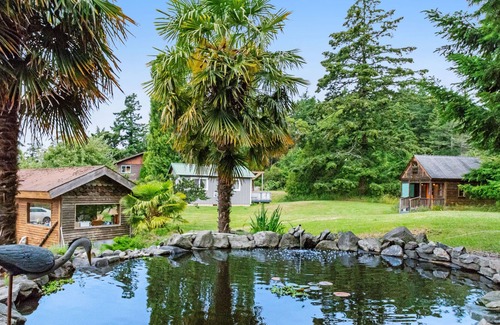 Deer Harbor House | Couples retreat close to the marina & park