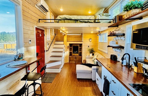 Upper Lake House | Couple’s retreat in Tiny Home w soaking tub/beach at Upper Lake