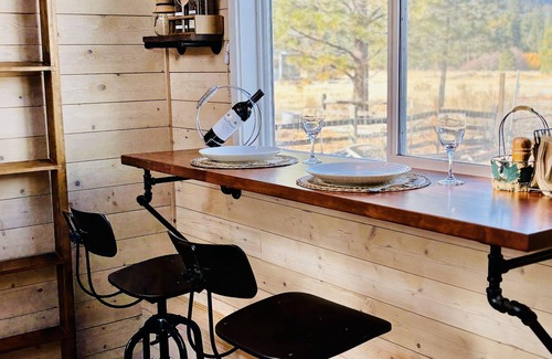 Upper Lake House | Couple’s retreat in Tiny Home w soaking tub/beach at Upper Lake