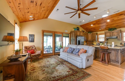 Council House | Couples Retreat on Bay Tree Lake