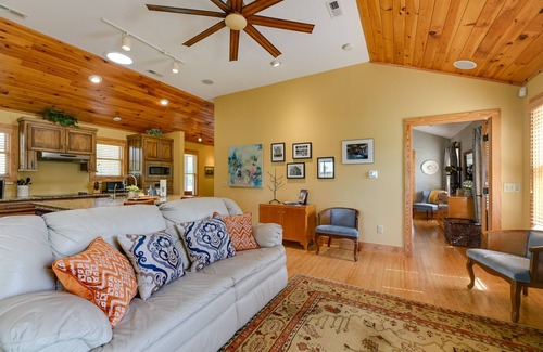Council House | Couples Retreat on Bay Tree Lake