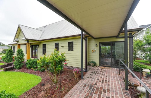 Council House | Couples Retreat on Bay Tree Lake
