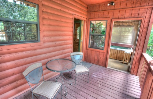 Cleveland Cabin | Couples Retreat – Romantic and Relaxing Cabin Retreat