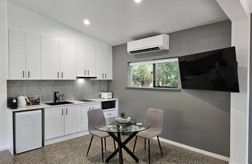 Gordonvale Cabin | Couples Retreat spa & massage cabin Cairns