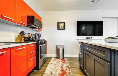 El Paso Apartment | Couples Retreat w/Grill Near El Paso Zoo!
