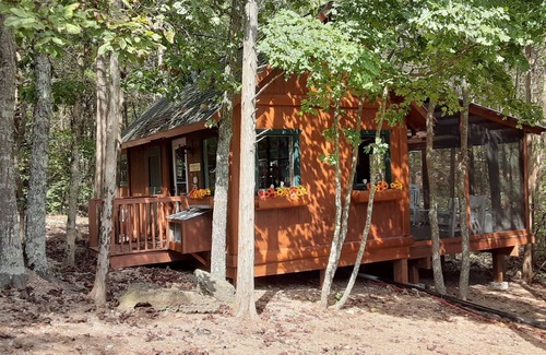 Branson Cottage | Couples Retreat with Charm and Hobby Farm/Hot Tub