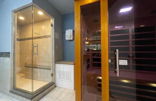 Fort Collins Apartment | Couples Retreat with Hot Tub, Sauna and Steam Room