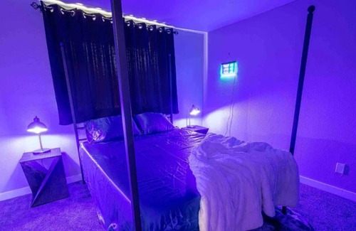 Eugene House | Couples Themed - Adult Rental 14 mins from Downtown Eugene