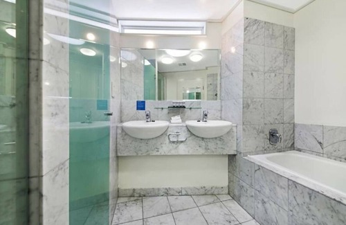 Gold Coast Resort | Couran Cove Resort Overwater Studio Stradbroke Island Gold Coast