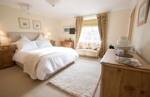 Aveton Gifford Bed & Breakfast | Court Barton Farm