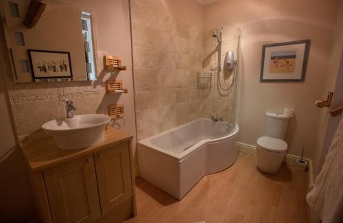 Aveton Gifford Bed & Breakfast | Court Barton Farm