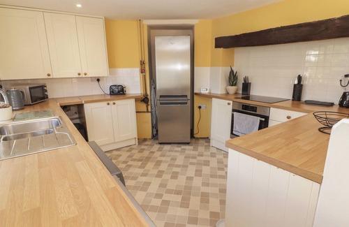 Cowbridge Cottage | COURT COTTAGE, pet friendly, character holiday cottage in Cowbridge