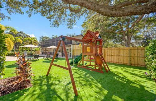 Seminole House | Court Haven Paradise: Your All-In-One Getaway
