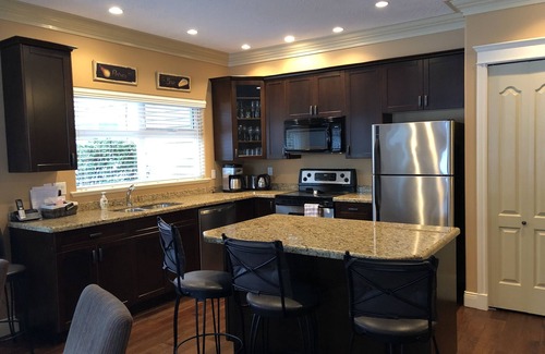 Comox Condo | Courtenay - Quiet luxury condo at Crown Isle