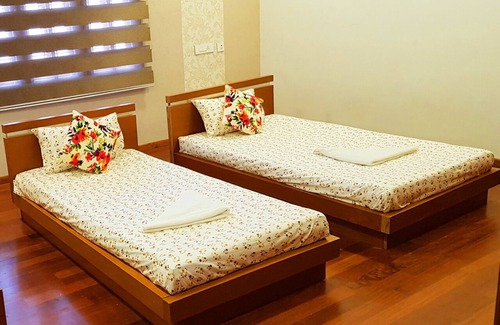 Madurai House | Courteous decorate Rooms/Madurai Crazy Homes Stay