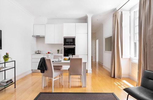 Sacramento Apartment | Courtesy Chiado CHARMING & ROMANTIC