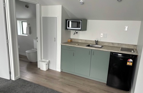 Sherborne Street Hotel | Courtesy Court Motel