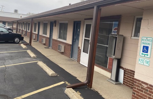 Urbana Hotel | Courtesy Motel