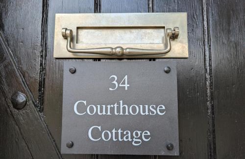 Mosborough House | Courthouse Cottage