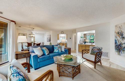 Fernandina Beach Apartment | Courtside Villa A-King Suite Side