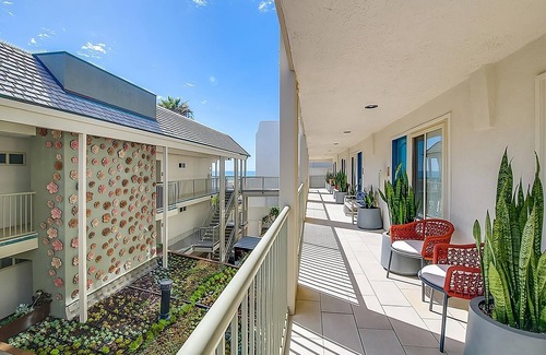Carlsbad Village House | Courtyard 1 King at Beach Terrace, On-Site Pool, Parking, Free Breakfast