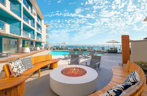 Carlsbad Village House | Courtyard 2 Queen at Beach Terrace, Outdoor Pool, On-Site Parking