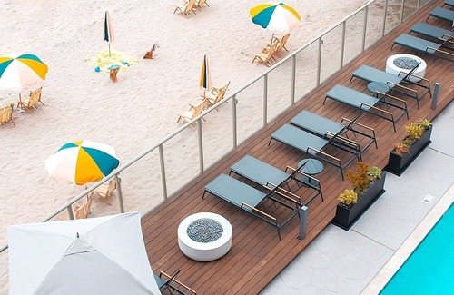 Carlsbad Village House | Courtyard 2 Queen at Beach Terrace, Outdoor Pool, 2 Relaxing Units