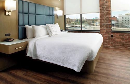 Elizabeth Park Valley Hotel | Courtyard Akron Downtown
