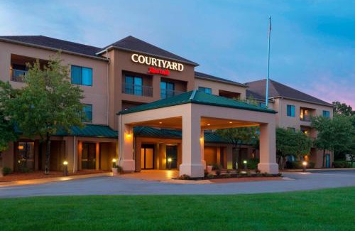 Fairlawn Hotel | Courtyard Akron Fairlawn