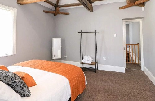 Wakefield Apartment | Courtyard Apartment , 16 SJN