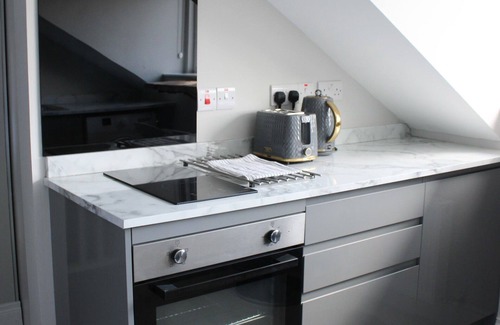 Belfast City Centre Apartment | Courtyard Apartment with private bathroom